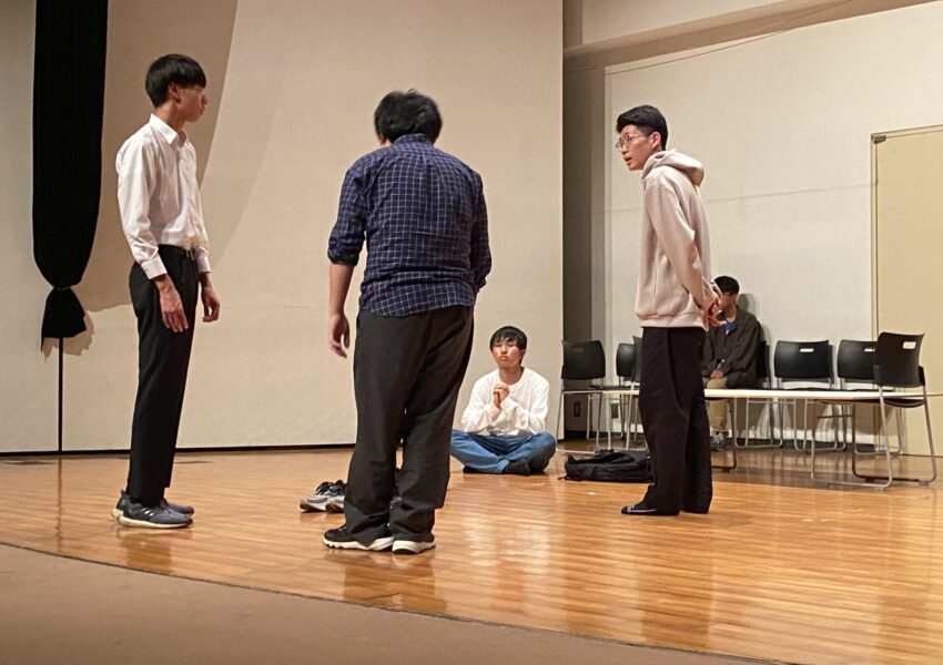 劇がはじまりました。関東大会に出場した演目です。タイトルは「透明人間」