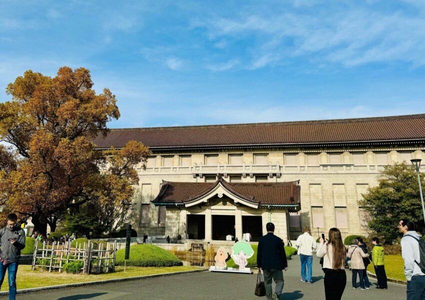 日本で最も長い歴史をもつ博物館で、さまざまな文化財を思いおもいに鑑賞しました。  イチョウが色づく上野の並木道を後に、バスは一路羽田エアポートガーデンへ。