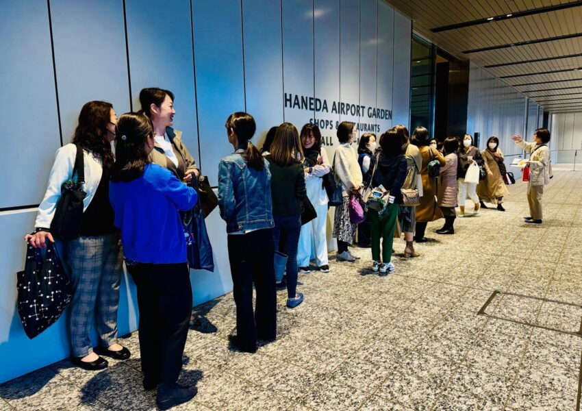 成人部の方の誘導でバスに乗り込み、横浜駅で解散です。