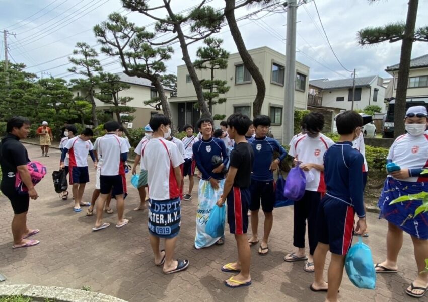 今日の中3は海授業。ぞくぞくと生徒たちが集まってきました。