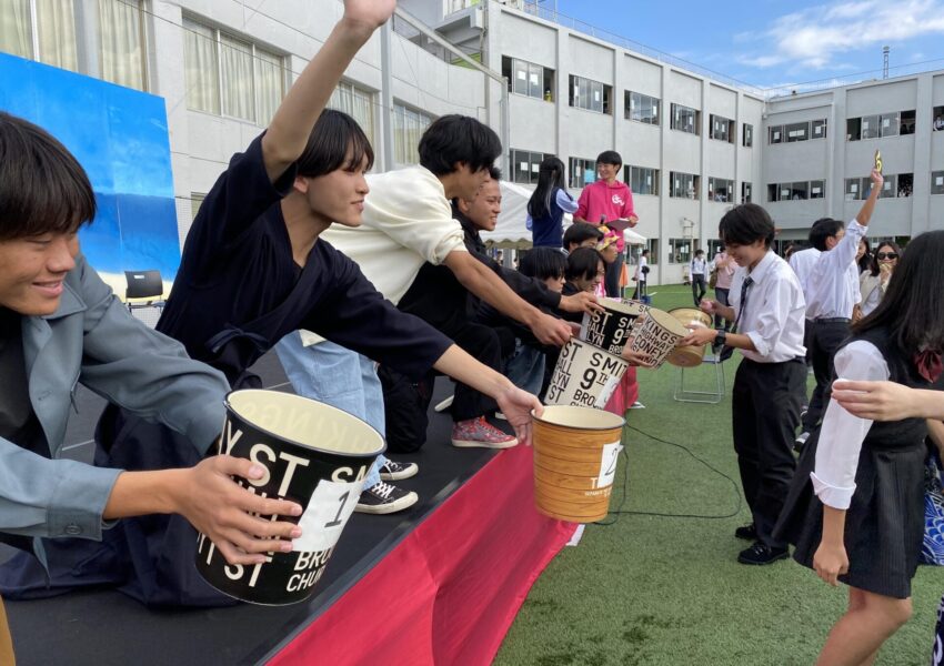 来場者からボールによる投票です。個人的にはサイゼリア君に何票集まったのか気になります。