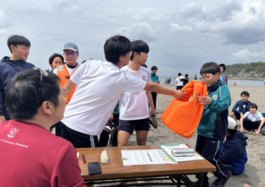 4月19日にBCF組のOPヨット実習が行われましたが、途中から風が強くなってしまい、やむを得ず中断することとなってしまいました。  そこで、その時ヨットに乗れなかった生徒が集まり、ADEG組の各班に混ざる形で帆走を実施することができました。