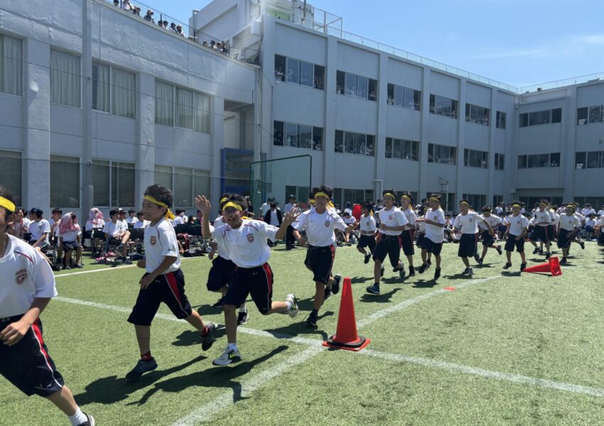 青空の下のウイニングランは格別ですね。