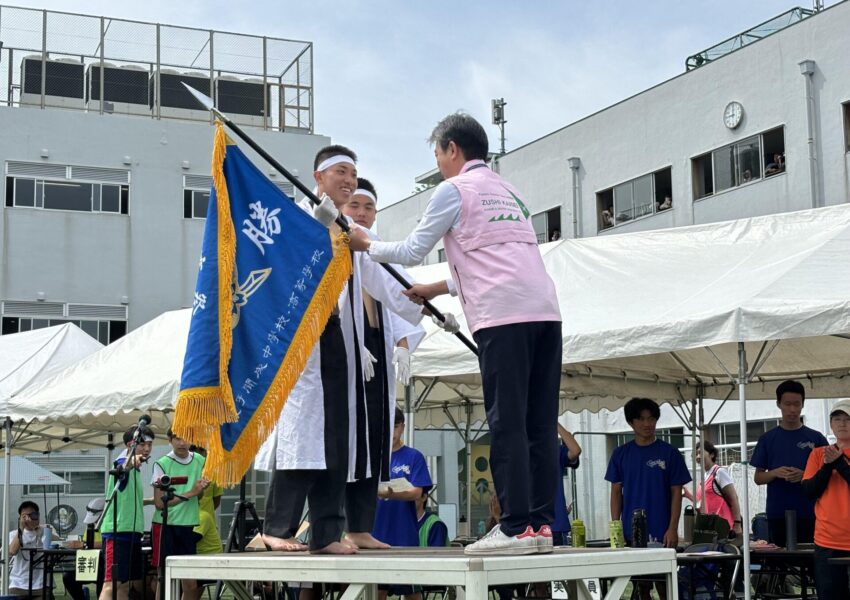 優勝旗の返還です。今日はきちんと返還されました。優勝旗の返還です。今日はきちんと返還されました。