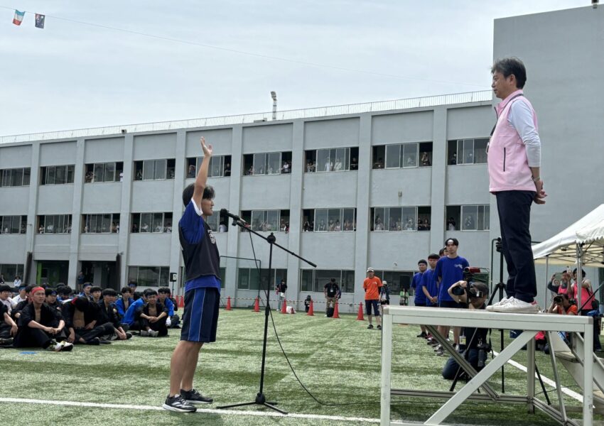 審判長もここで宣誓をします。公正な競技となるように、審判の生徒達、一日よろしくお願いします。