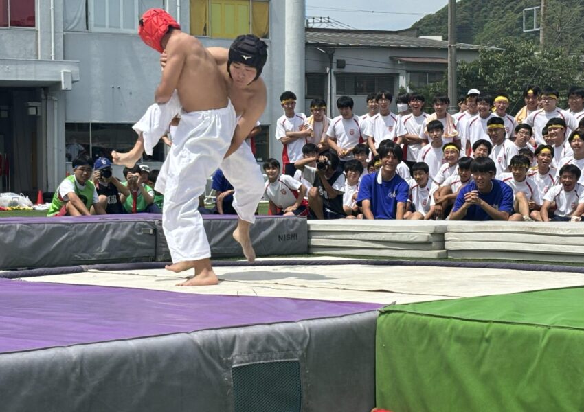 軍のために奮闘します。　