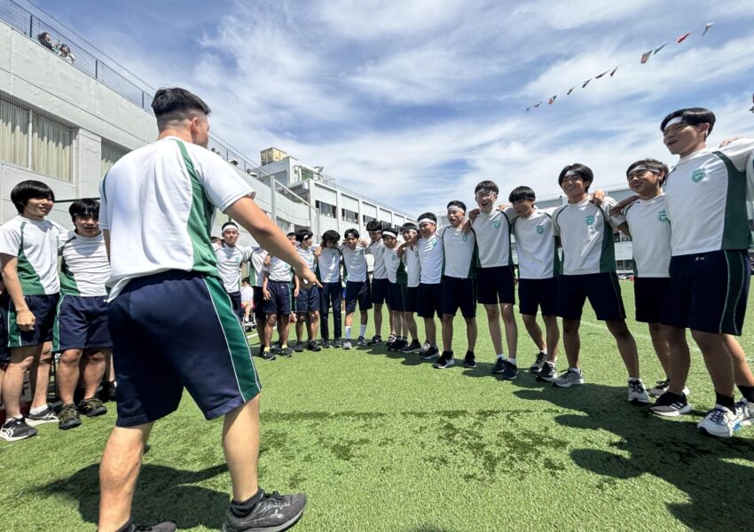 応援合戦が終わると、次は高2クラス対抗リレーです。