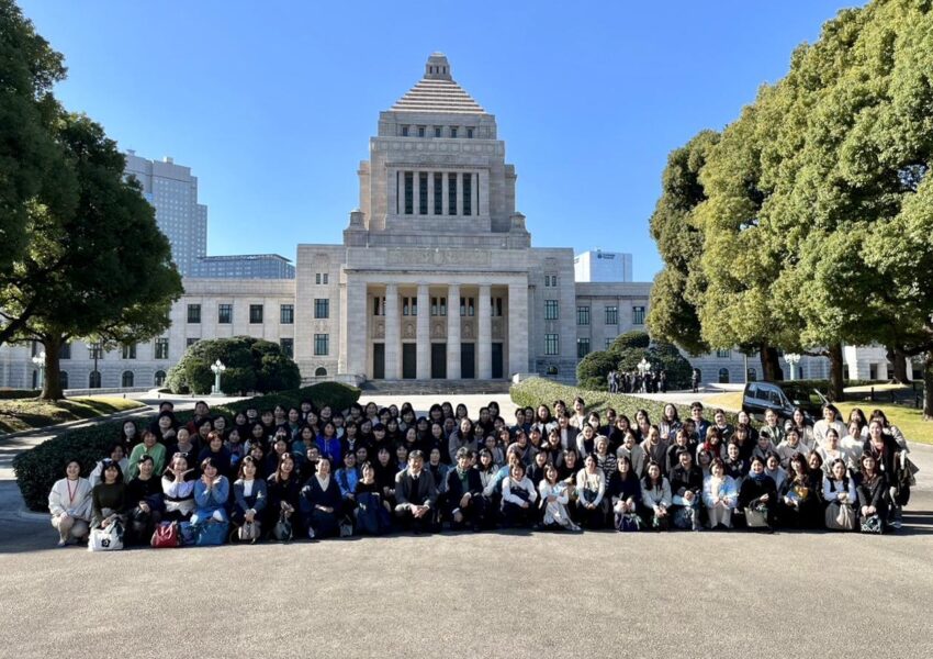 東京の名所を1日巡るバス旅行「大人の社会科見学」は無事終わりました。参加者皆楽しみながら親睦を深めることができ、良い思い出となりました。 　企画そして下見をして、当日スムーズに運ぶようお世話してくださった成人部の皆様、ありがとうございました。